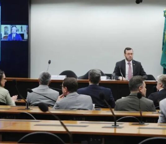 Dep. Felipe Barros quer CPMI para investigar influência da Usaid nas eleições e estudo sobre extinção do PT