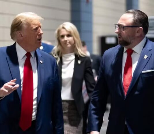 Assessor de Trump chama Lula de “Biden dos Trópicos” e ataca capacidade mental do presidente brasileiro