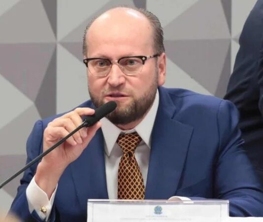 CPMI interroga advogado sobre transações milionárias sob suspeita e ligação com José Dirceu