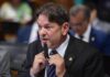 Senador Cid Gomes vota contra convocação dos familiares do careca do INSS na CPMI.