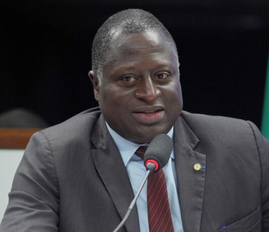 Deputado Helio Lopes é chamado de “Capitão do Mato” na Câmara em mais um caso de racismo.