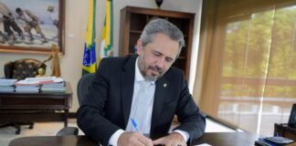Jornal traz que governo Elmano entrega dados dos cearenses a empresa sem contrato