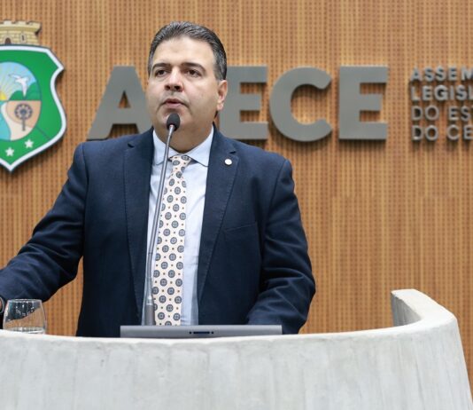 Deputado Felipe Mota sugere que Bolsa Família seja usado em outras políticas públicas para quem tem carteira assinada.