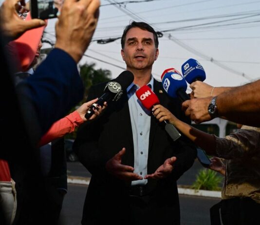 Após condenação de Bolsonaro, Flávio diz que o “jogo ainda não acabou”