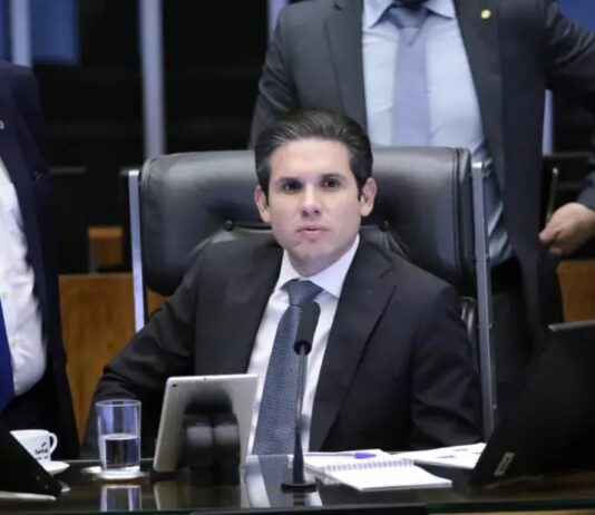 Motta avisa a líderes que vai pautar a urgência da anistia nesta quarta (17/9)