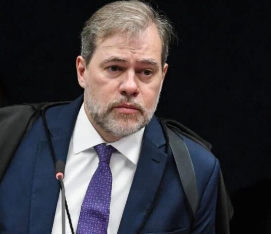 STF dá 10 dias para Câmara prestar informações sobre PEC das Prerrogativas Parlamentares.