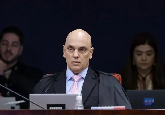 Moraes vota para condenar Bolsonaro e demais réus por tentativa de golpe de Estado e outros crimes