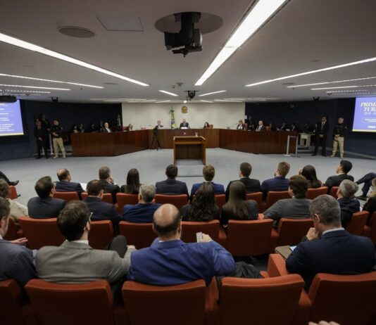 Pesquisa traz que julgamento da suposta trama golpista é criticado por 64% das pessoas nas redes.