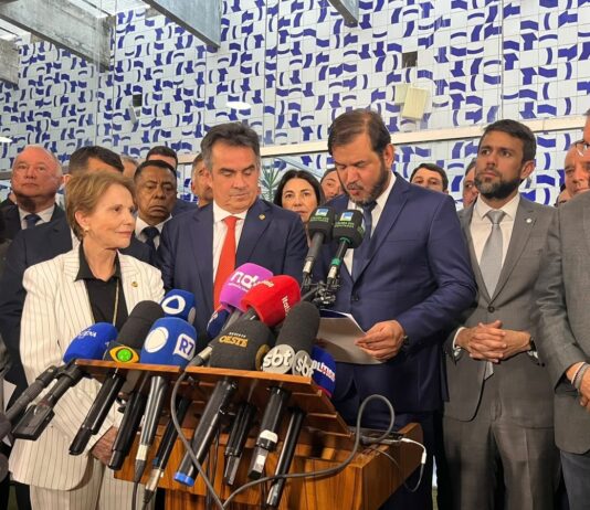 União Brasil e PP decidem deixar governo Lula e ameaçam de punição quem não entregar cargos.