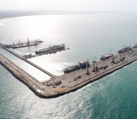 Relatório da PCCE diz que facção Comando Vermelho quer dominar áreas dos portos cearenses para exportar drogas para EUA e Europa