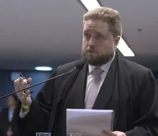 Defesa de Augusto Heleno diz que Moraes atua como “juiz inquisidor”