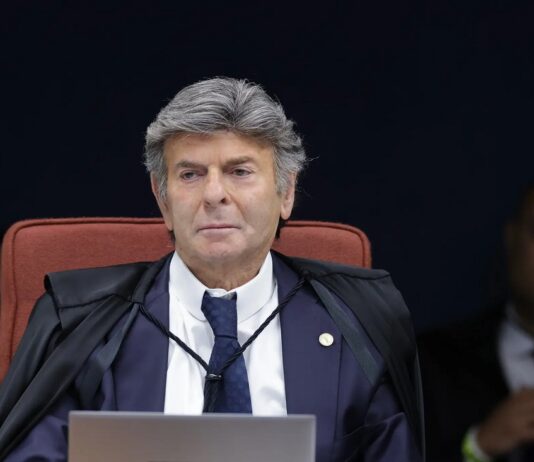 Fux diz que não aceitará interrupção durante seu voto e sinaliza discordância