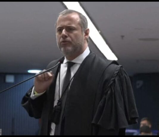 Advogado de Bolsonaro cita Caso Dreyfus e fala em legislação soviética