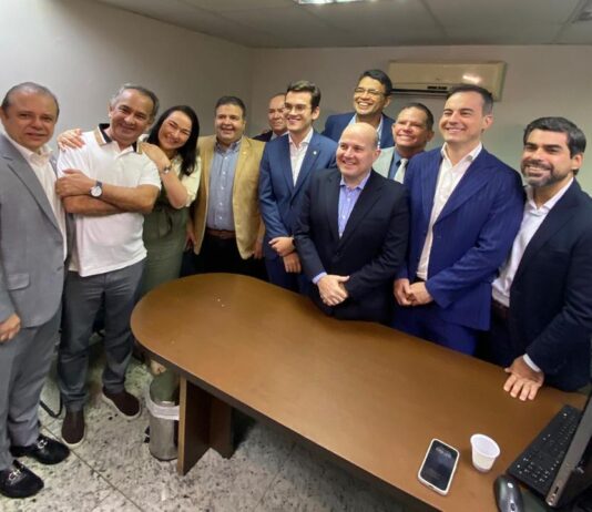 União Brasil marca filiação de Roberto Cláudio para 29 de setembro na Alece.