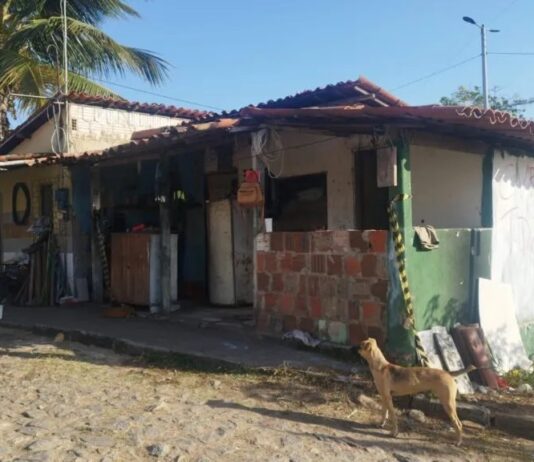 Idoso é morto a tiros dentro de casa em Pacatuba após recusar ceder sua residência para facção.