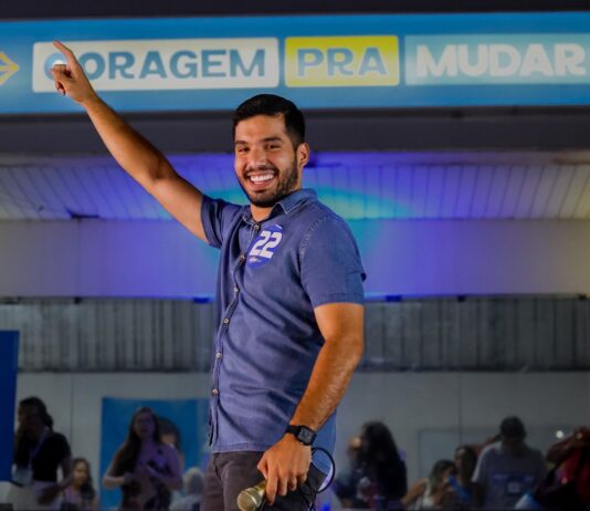 Câmara Municipal de Caucaia aprova título de cidadão para o deputado André Fernandes.