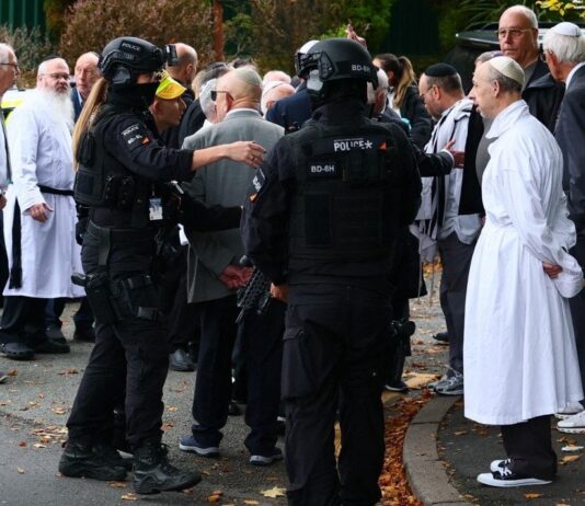 Pai do autor de ataque antissemita que deixou 2 mortos no Reino Unido comemorou atentados do Hamas contra Israel.