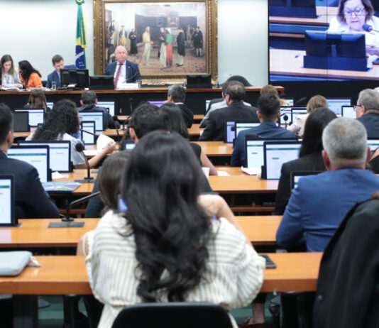 CCJ aprova projeto restringe partido nanico a entrar com ações no STF