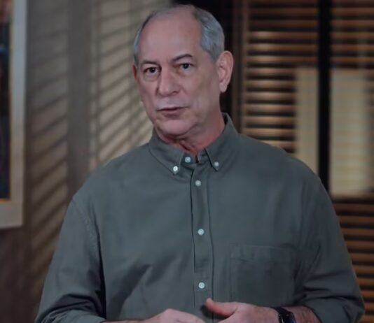 Com destino incerto, Ciro Gomes deixa o PDT e tem PSDB e União como alternativas