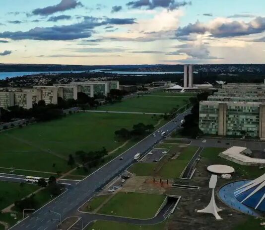 Com novo reajuste, auxílio-alimentação de servidor federal sobe o triplo da inflação.