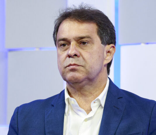 Crise na saúde em Fortaleza: médicos fazem paralisação em UPAs da cidade devido a irregularidades da gestão do PT.