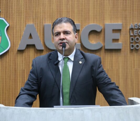 Deputado Felipe Mota diz que Ciro Gomes deve se filiar ao União Progressista ou PSDB na próxima semana.