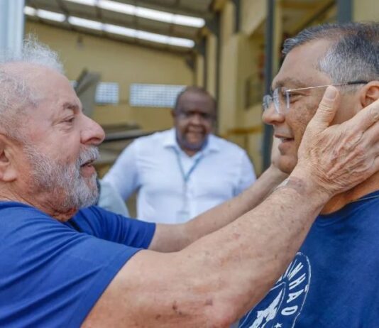 Decisão de Dino blinda diretor de sindicato de irmão de Lula na CPMI do INSS