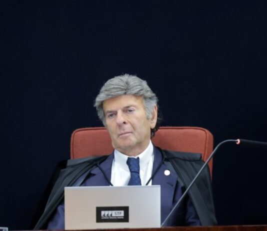 Fachin autoriza transferência de Luiz Fux para 2ª Turma.