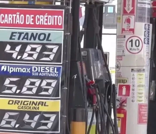 Uma semana após redução da Petrobras, postos de Fortaleza ainda não baixaram preço da gasolina