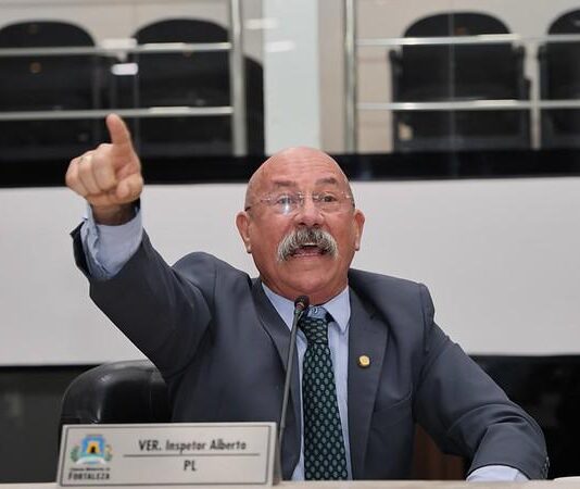 Câmara de Fortaleza aprova punição a Inspetor Alberto por acusar PT de ligação com crime organizado