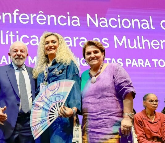 Governo Lula boicota entidades críticas ao ativismo trans em conferência de mulheres.