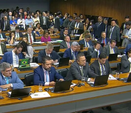 Com risco de derrota, governo adia votação da “MP da Taxação”, que aumenta imposto em diversas áreas.