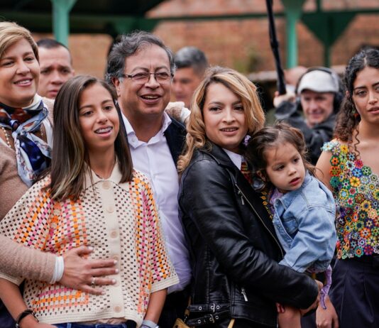 EUA sancionam Petro e familiares por acusações de ajuda ao narcotráfico.