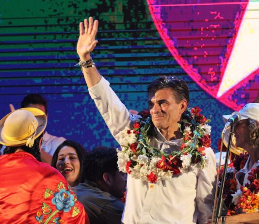 Candidato conservador Rodrigo Paz é eleito presidente da Bolívia.