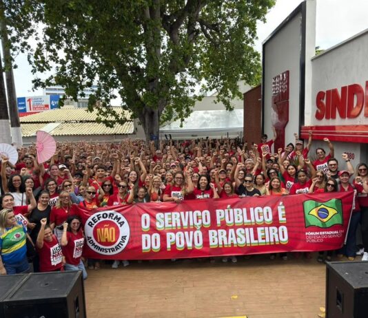 “Evandro Leitão respeita a educação”, dizem professores da rede municipal de Fortaleza depois de decretarem 3 dias de paralisação.