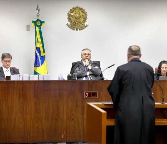 Julgamento no STF endurece tratamento a fake news sobre urnas eletrônicas.