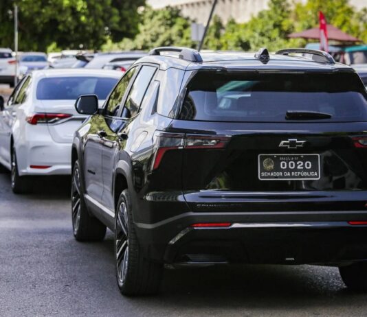 Senado aluga 79 SUVs de luxo com teto solar por R$ 47 milhões