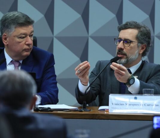 Relator da CPMI confronta ministro da CGU do governo Lula sobre omissão na fraude do INSS