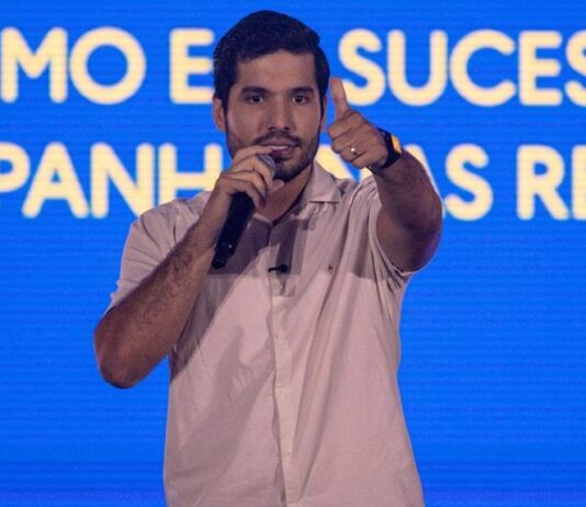 Deputado federal André Fernandes destina mais de R$ 10 milhões para saúde de Fortaleza