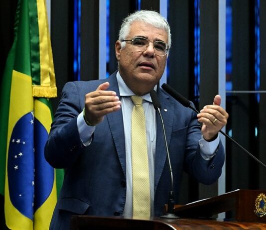 Senador Eduardo Girão critica senado federal por aprovar projeto que cria mais 200 cargos no STF.