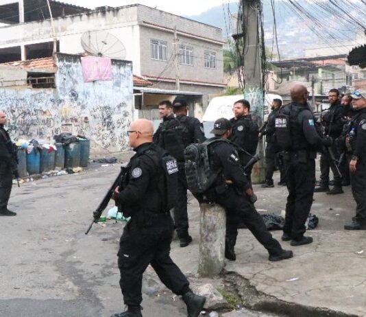 Quase 70% dos cariocas aprovam megaoperação policial no Rio