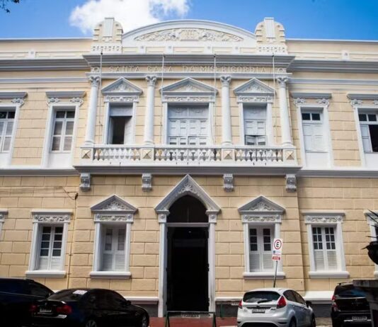 Clínica de hemodiálise denuncia dívida de R$ 1,8 milhão da Santa Casa