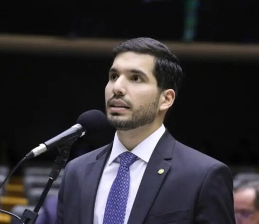 Dep. André Fernandes consegue aprovar em comissão projeto que proíbe festas clandestinas como pancadões.