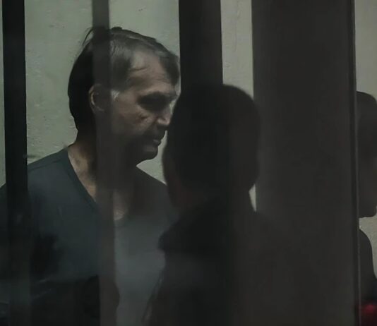 Pesquisa mostra que maioria e contra prisão de Bolsonaro.