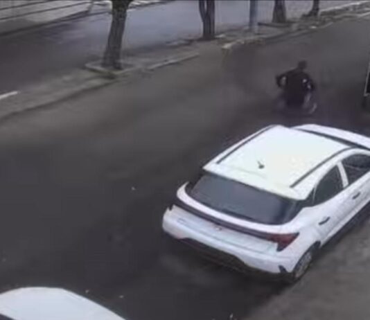 Cadeirante tenta roubar ônibus e é preso pela 2ª vez em 10 dias, em Fortaleza.