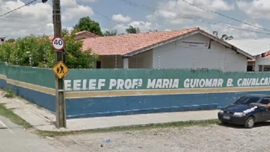 Homem é morto a tiros em frente a escola em Pacatuba, no Ceará, e aulas são suspensas