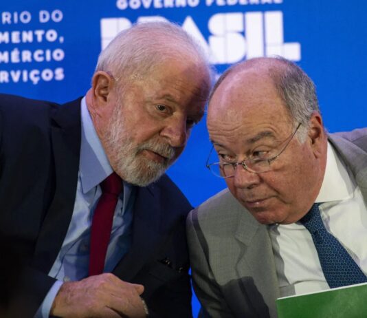 Brasil atuará com “solidariedade” à Venezuela, diz Ministro de Lula.