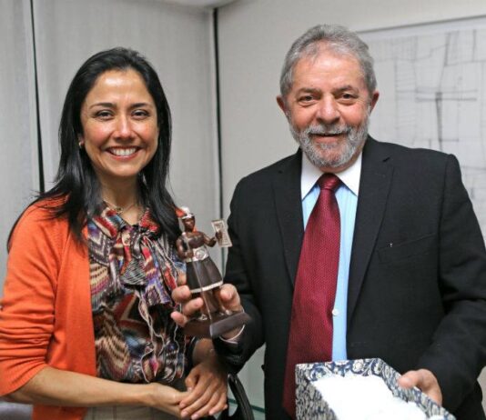 Lula gastou R$ 345 mil para buscar ex-primeira-dama do Peru condenada por corrupção.