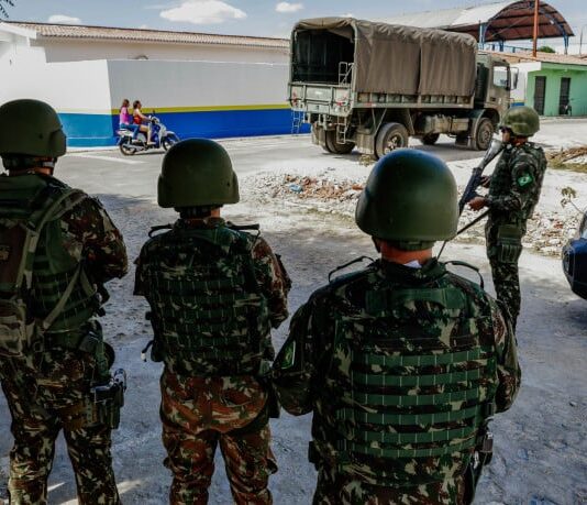 Operação investiga participação de facções criminosas no pleito de 2024 em Santa Quitéria, no interior do Ceará.