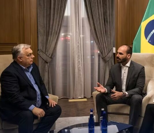 Em encontro com Eduardo Bolsonaro, Orbán denuncia “caça às bruxas política” no Brasil